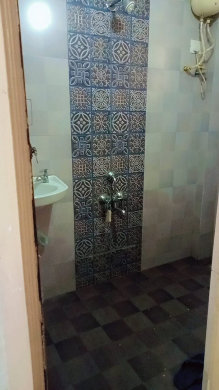 Bathroom, jail road 1.5 Bedroom 630 Sq.Ft. Apartment In Jail Road Nashik 8941458