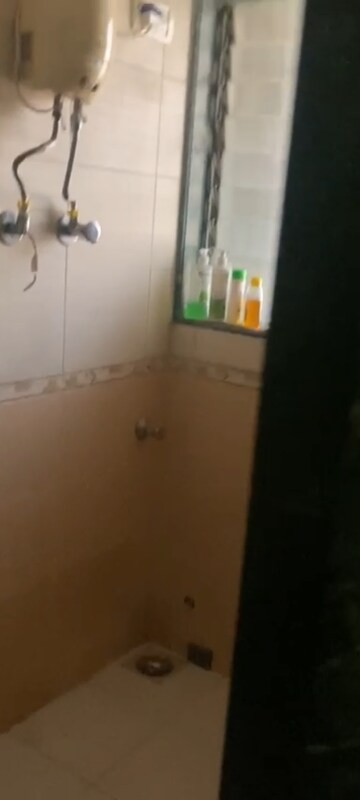 Room in 1 BHK Apartment at Parel – for Rent