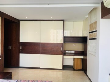 Furnished Amenities in 3 BHK Apartment at Hiranandani Estate Rodas Enclave, Hiranandani Estate – for Rent