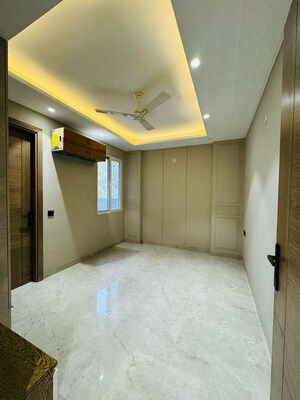 Bedroom in 4 BHK Builder Floor at Auram Floor, South City 2 – for Sale