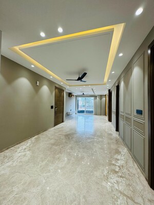 Building Lobby in 4 BHK Builder Floor at Auram Floor, South City 2 – for Sale