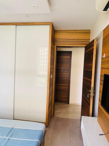 Building Lobby in 3 BHK Apartment at Hiranandani Estate Rodas Enclave, Hiranandani Estate – for Rent