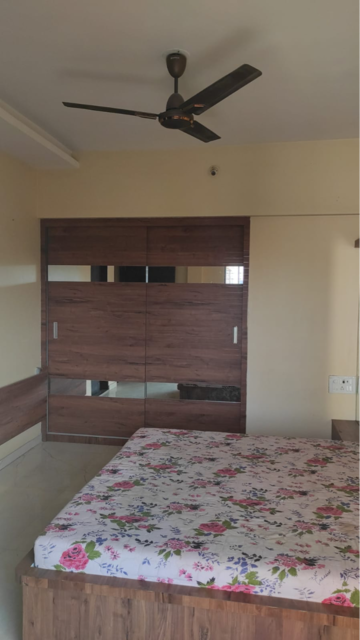 Room in 1 BHK Apartment at Shreeji Palacia Phase II, Hiranandani Estate – for Rent