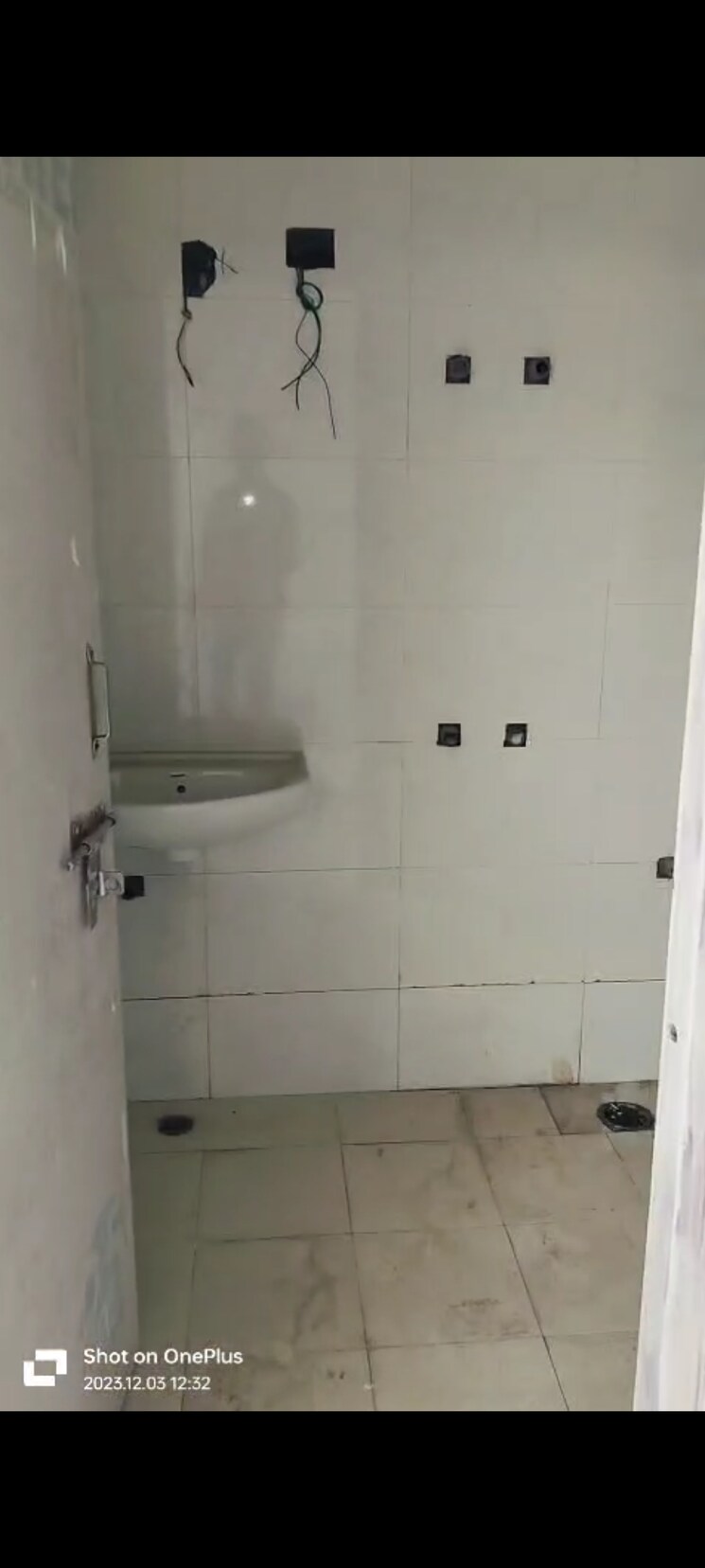 Bathroom, vashisht-heights 2 Bedroom 500 Sq.Ft. Apartment In Sector 87 Faridabad 8941395