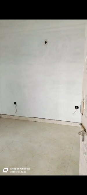 Room in 2 BHK Apartment at Vashisht Heights, Sector 87 – for Sale