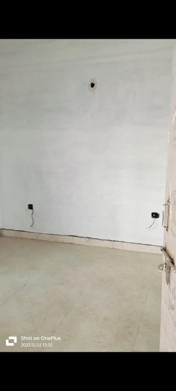 Room in 2 BHK Apartment at Vashisht Heights, Sector 87 – for Sale
