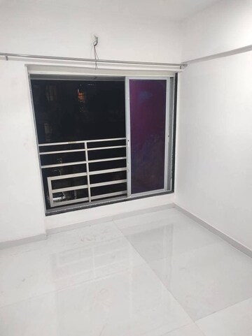 Room in 2.5 BHK Apartment at Goregaon West – for Rent
