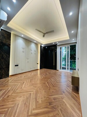 Room in 4 BHK Builder Floor at M3M Atrium, Sector 57 – for Sale