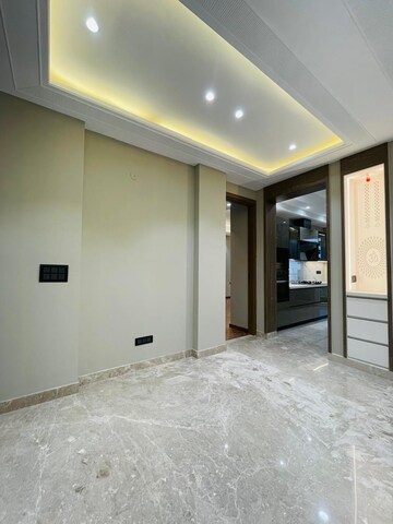 Room in 4 BHK Builder Floor at M3M Atrium, Sector 57 – for Sale