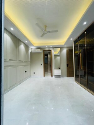 Building Lobby in 4 BHK Builder Floor at M3M Atrium, Sector 57 – for Sale