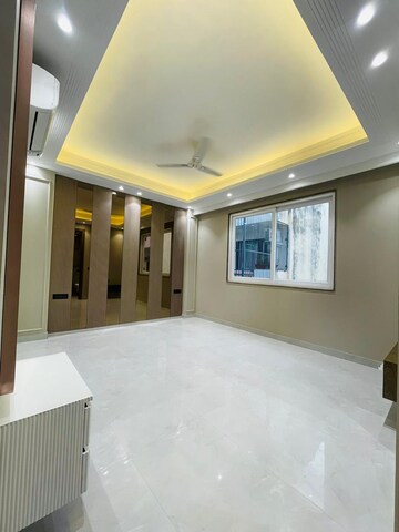 Room in 4 BHK Builder Floor at M3M Atrium, Sector 57 – for Sale