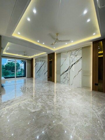 Room in 4 BHK Builder Floor at M3M Atrium, Sector 57 – for Sale