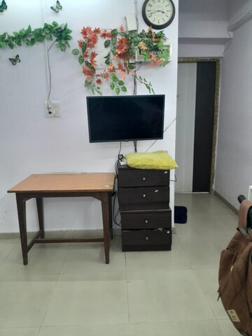 Furnished Amenities in  Office Space at Thawar Apartment, Borivali East – for Rent