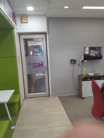 Furnished Amenities in  Office Space at Thawar Apartment, Borivali East – for Rent