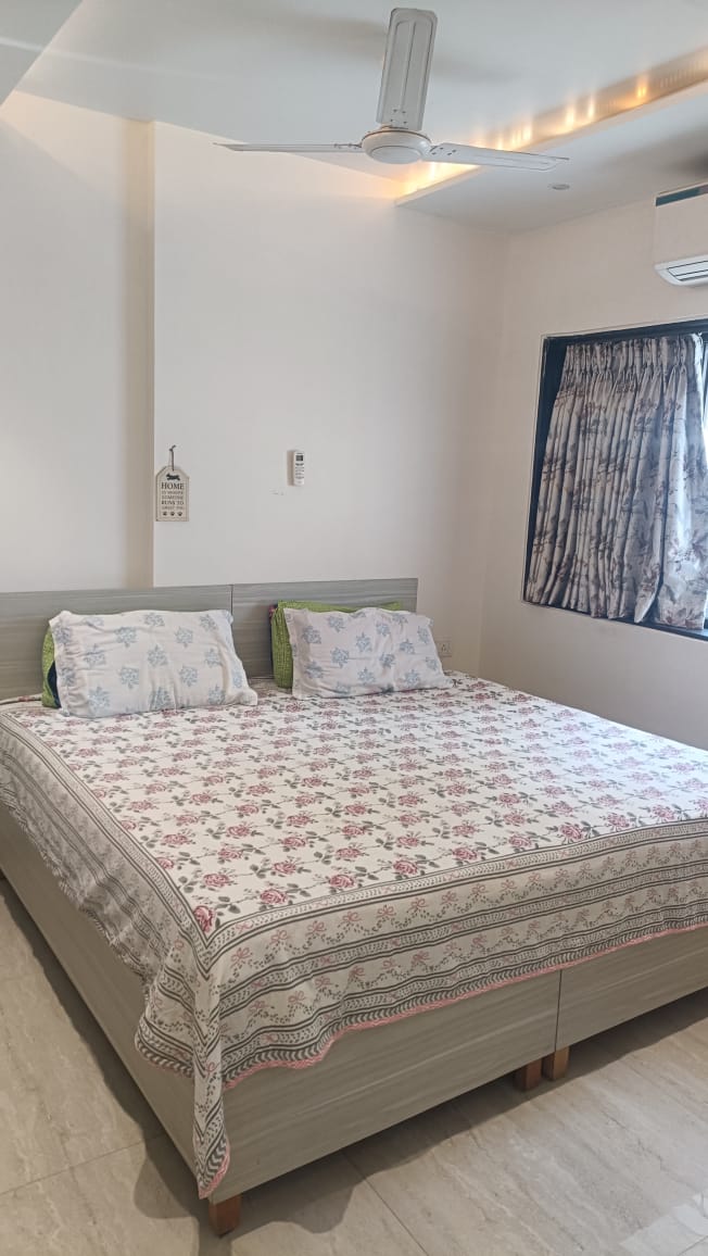 2 BHK Apartment For Rent in Ajanta Apartment Bandra