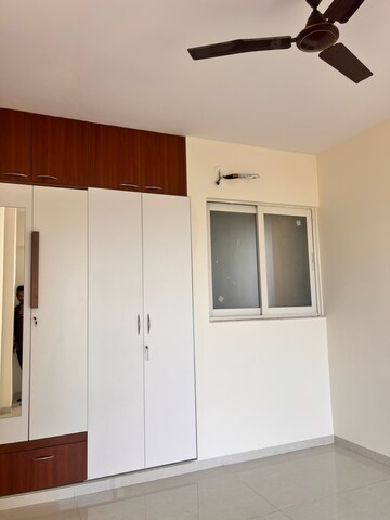Room in 2 BHK Apartment at Vijay Orovia, Hiranandani Estate – for Rent