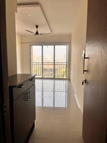 Room in 2 BHK Apartment at Vijay Orovia, Hiranandani Estate – for Rent