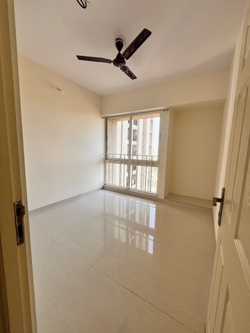 Room in 2 BHK Apartment at Vijay Orovia, Hiranandani Estate – for Rent