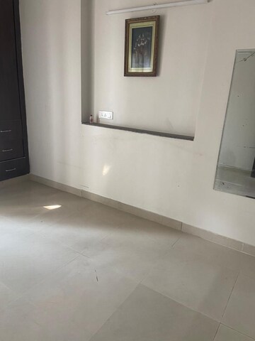 Room in 3 BHK Apartment at Homes 121, Sector 121 – for Rent