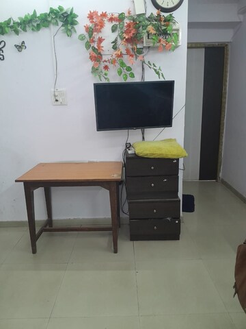 Furnished Amenities in  Office Space at Thawar Apartment, Borivali East – for Rent