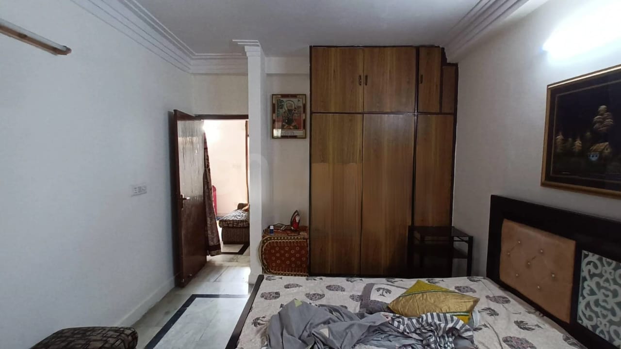 2 BHK Builder Floor For Sale in Lake Town