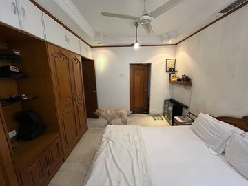 Bedroom in 2 BHK Apartment at Andheri West – for Rent