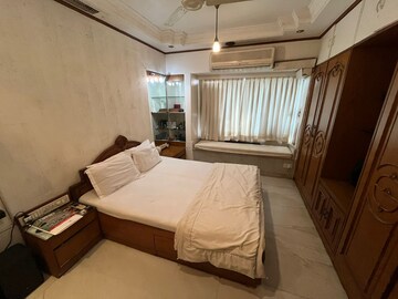 Bedroom in 2 BHK Apartment at Andheri West – for Rent