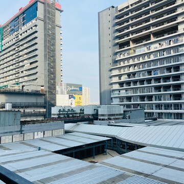  Office Space – Exterior View View at Gaur City Center, Sector 4 Greater Noida - for Rent