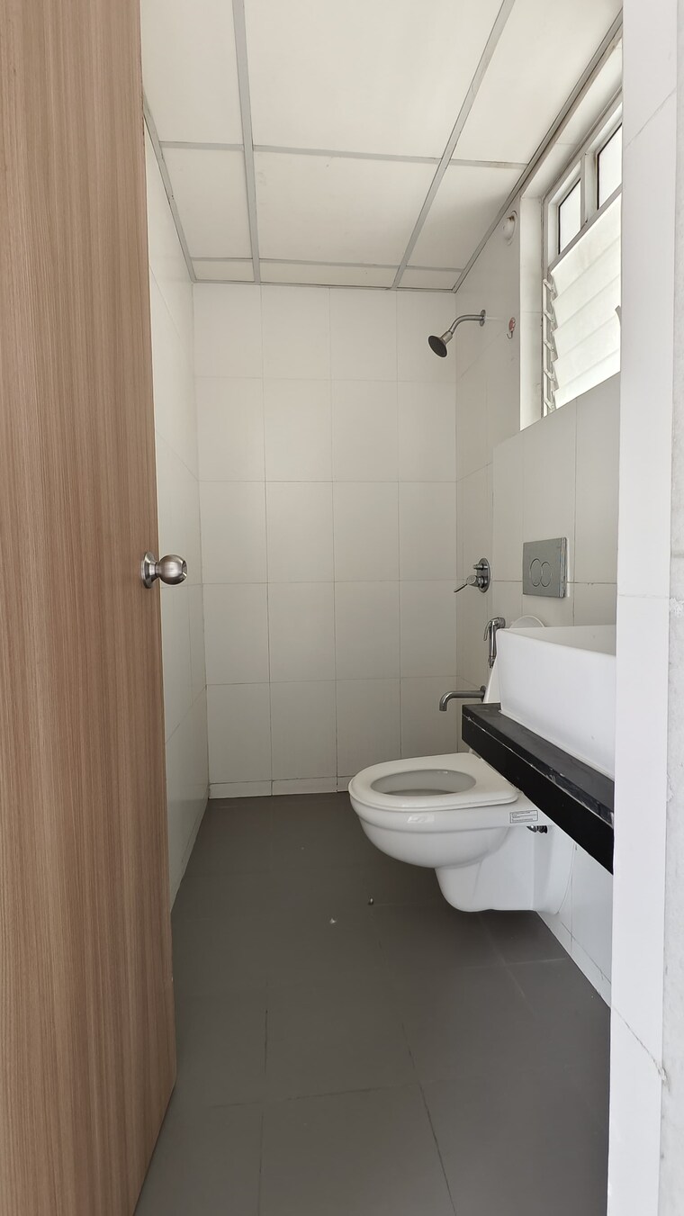 Attached Bathroom, godrej-emerald 1.5 Bedroom 525 Sq.Ft. Apartment In Ghodbunder Road Thane 8941703