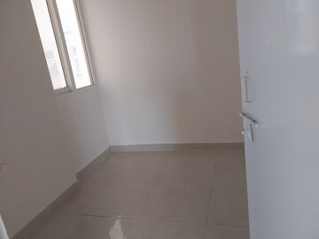Room in 3 BHK Apartment at Signature Global Golf Greens, Sector 79 – for Rent