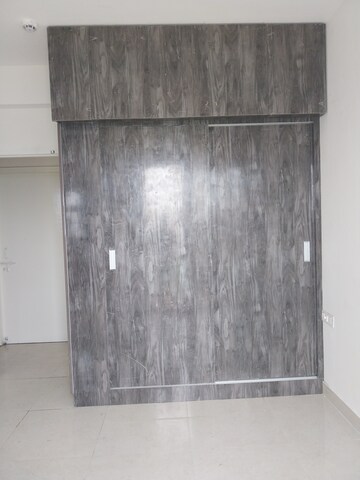 Room in 3 BHK Apartment at Signature Global Golf Greens, Sector 79 – for Rent