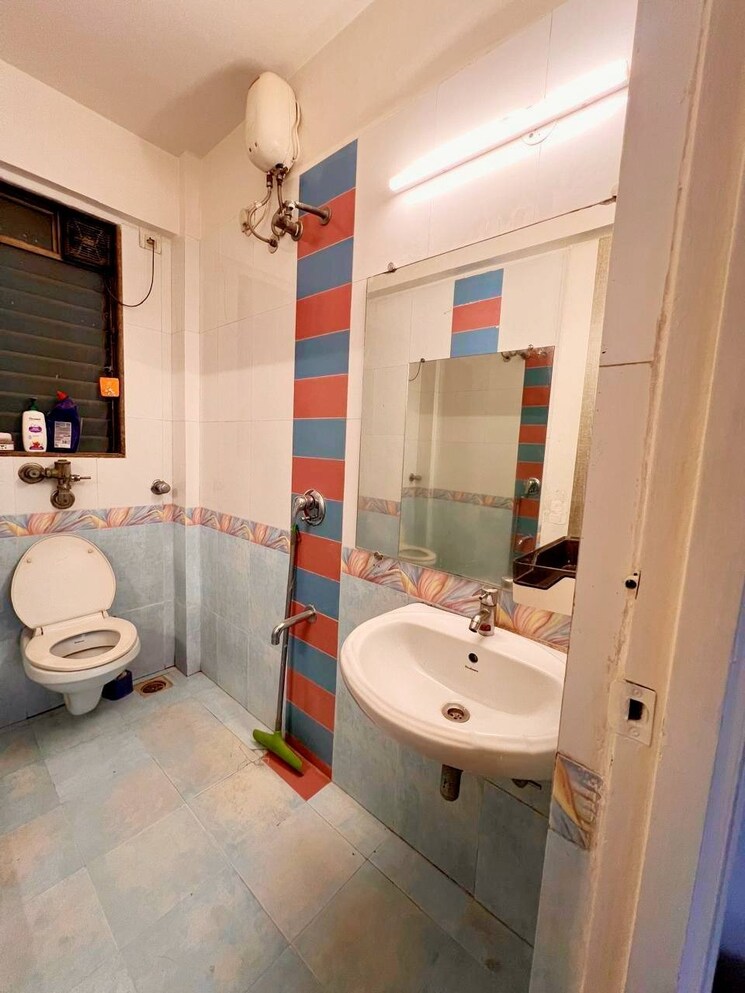 Bathroom, sai-vihar-chs-belapur 2 Bedroom 980 Sq.Ft. Apartment In Cbd Belapur Sector 15 Navi Mumbai 8941750