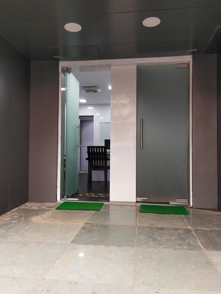 undefined, kandivali west Commercial Office Space 350 Sq.Ft. In Kandivali West Mumbai 8941972