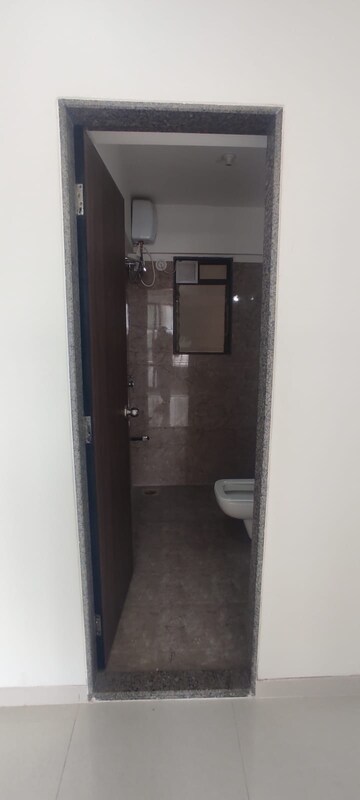 Furnished Amenities in 1 BHK Apartment at Parinee Essence, Kandivali West – for Rent