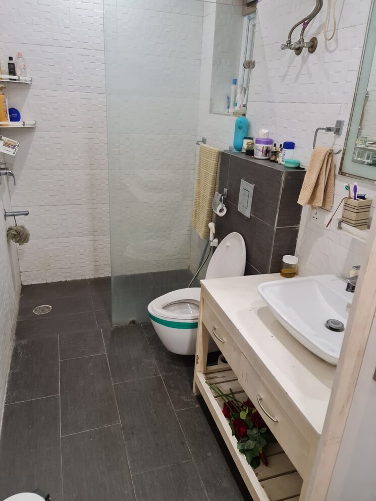 Bathroom, sushant lok i 4 Bedroom 418 Sq.Yd. Builder Floor In Sushant Lok I Gurgaon 8942104