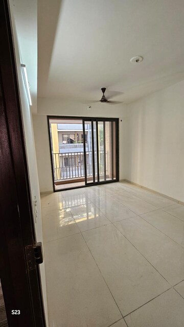 Room in 3 BHK Apartment at Kavisha Atria, Shela – for Rent