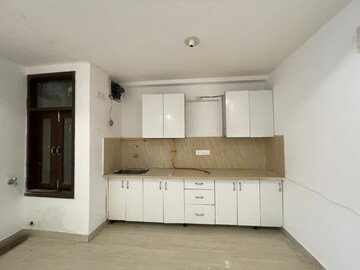 Furnished Amenities in 2 BHK Builder Floor at Saket – for Rent