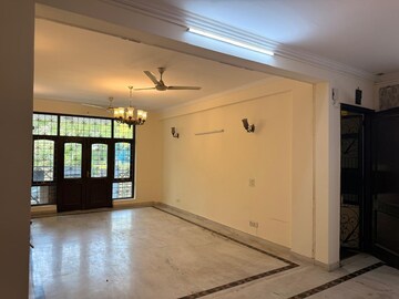 Room in 3 BHK Builder Floor at Gulmohar Park – for Rent