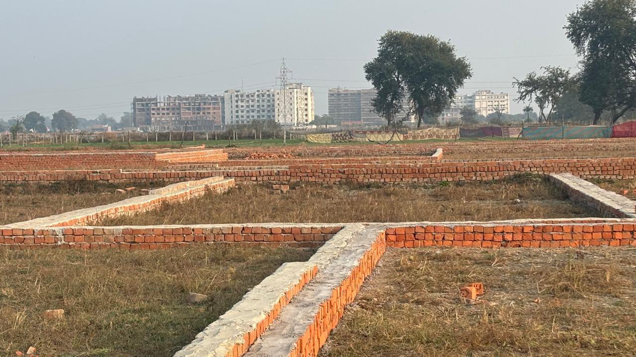 Plot For Sale in Deva Road