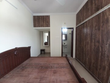 Room in 3 BHK Apartment at Kondapur – for Rent