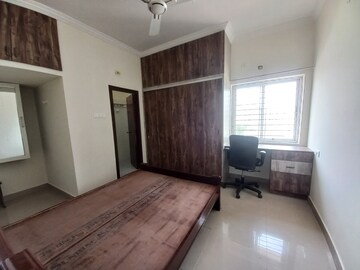 Room in 3 BHK Apartment at Kondapur – for Rent