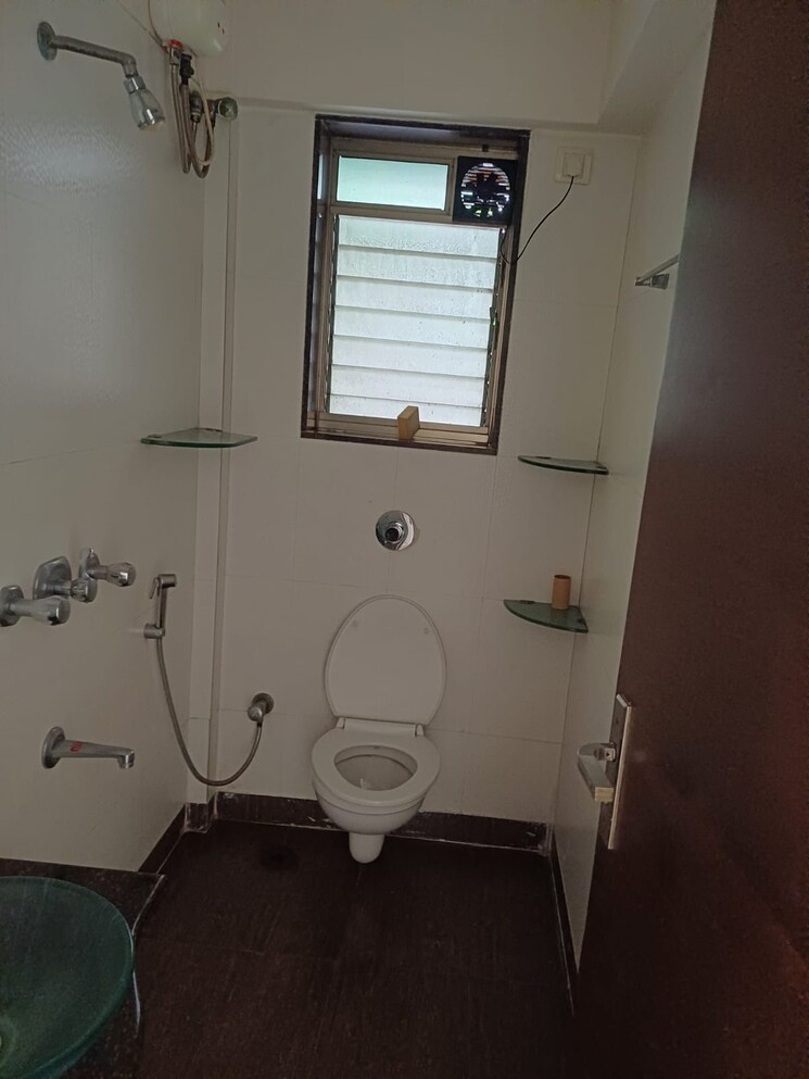 Bathroom, ekta-verve 2 Bedroom 700 Sq.Ft. Apartment In Khar West Mumbai 8942729