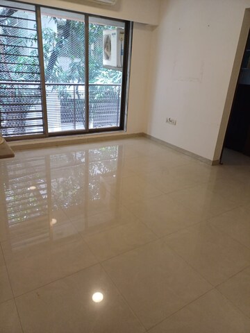 Room in 2 BHK Apartment at Ekta Verve, Khar West – for Rent