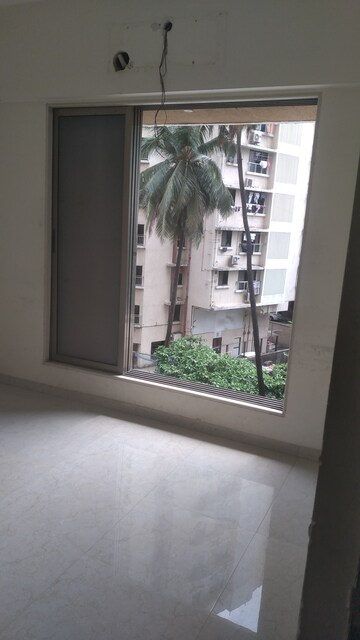 Room in 3 BHK Apartment at Vardhman Grandeur, Andheri West – for Rent