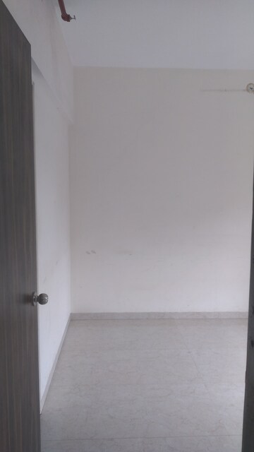 Room in 3 BHK Apartment at Vardhman Grandeur, Andheri West – for Rent