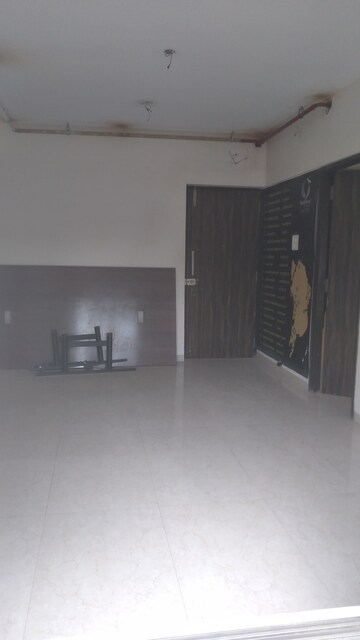 Room in 3 BHK Apartment at Vardhman Grandeur, Andheri West – for Rent
