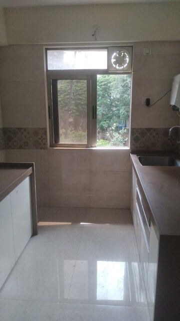 Room in 3 BHK Apartment at Vardhman Grandeur, Andheri West – for Rent