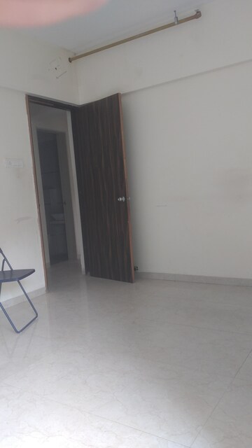 Room in 3 BHK Apartment at Vardhman Grandeur, Andheri West – for Rent