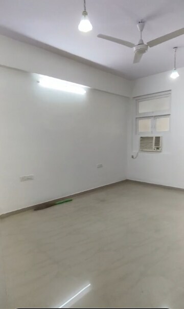 Room in 2 BHK Apartment at Shankar Sagar, Breach Candy – for Rent