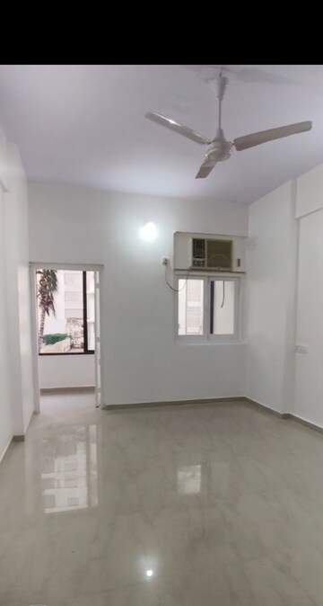 Room in 2 BHK Apartment at Shankar Sagar, Breach Candy – for Rent